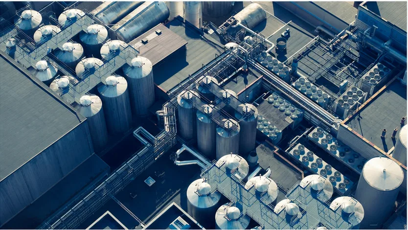 Vue aérienne des installations d’un site industriel